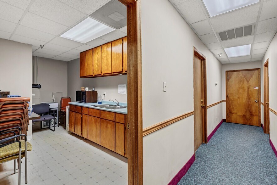 More Photos Of 6714-6716 Central Avenue Pike, Knoxville Office For Lease