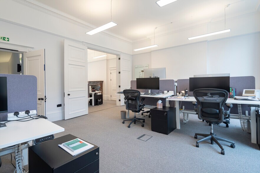 More Photos Of 33 Bedford St, London Office For Lease