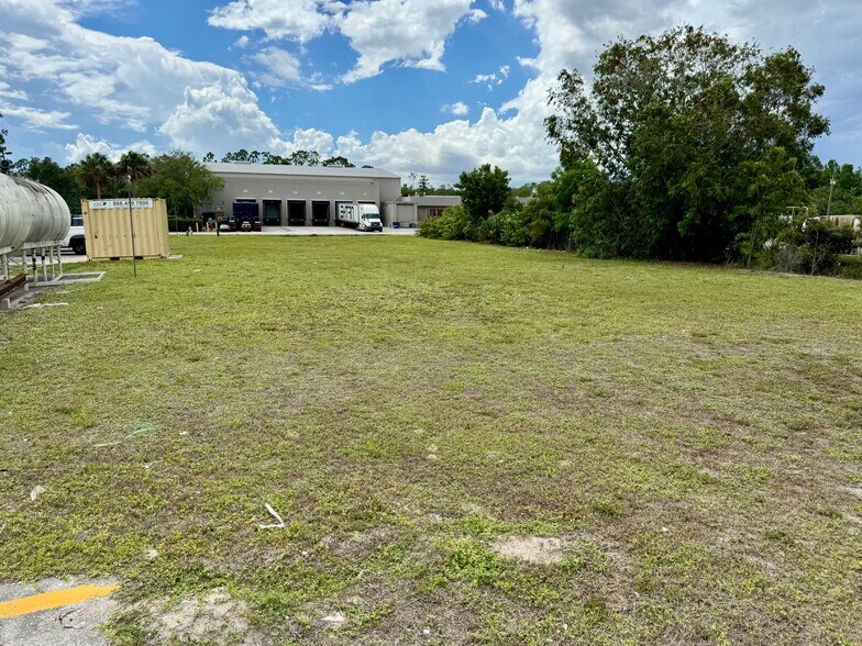 More Photos Of 9971 Bavaria Rd, Fort Myers Warehouse For Sale