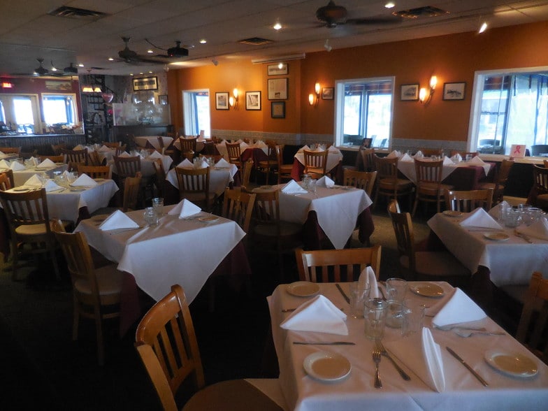 More Photos Of 40 Front St, Newburgh Restaurant For Lease