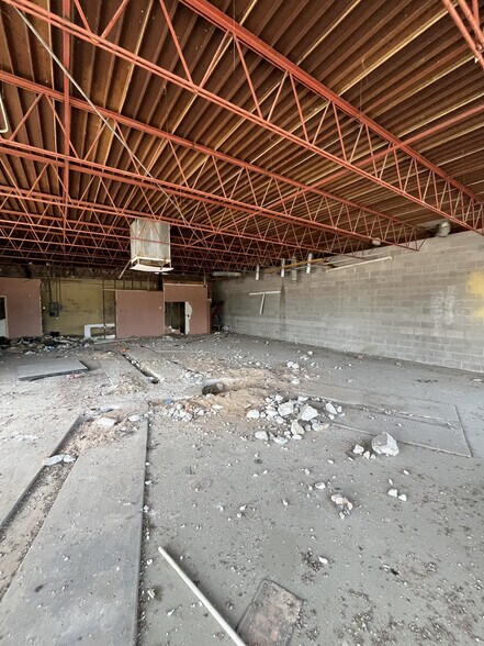 More Photos Of 6512-6528 N Peoria Ave, Tulsa General Retail For Sale