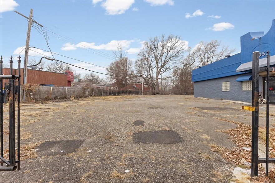 More Photos Of 19953 Conant St, Detroit Medical For Sale