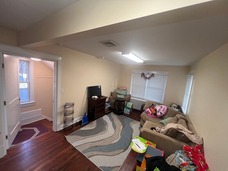 More Photos Of 735 Broad St, Shrewsbury Office Residential For Sale