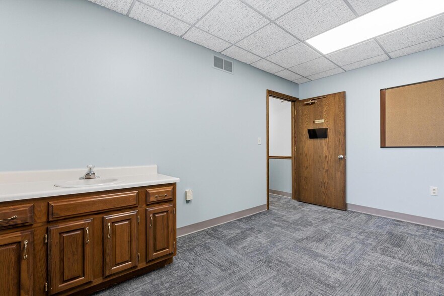 More Photos Of 244 Wilson Dr, Xenia Medical For Sale