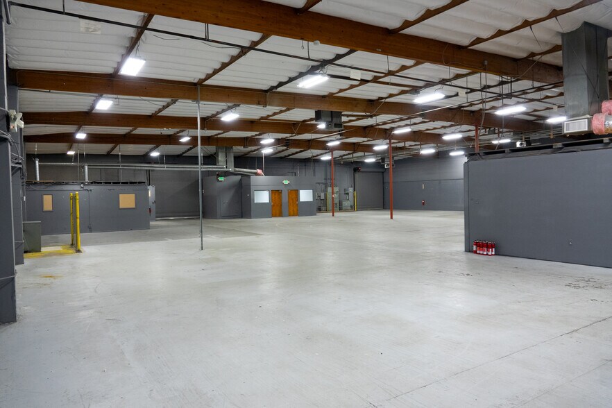 More Photos Of 8411-8421 Canoga Ave, Canoga Park Unknown For Lease