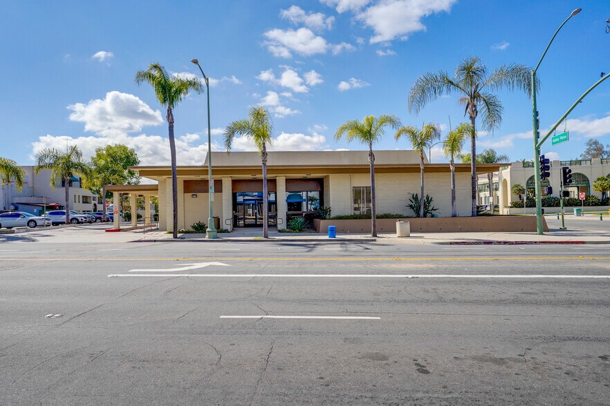 More Photos Of 125 N Broadway, Escondido Bank For Lease