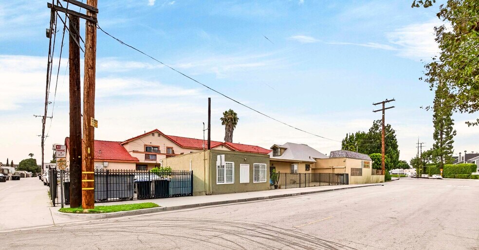 More Photos Of 13809 Funston Ave, Norwalk Flex For Sale