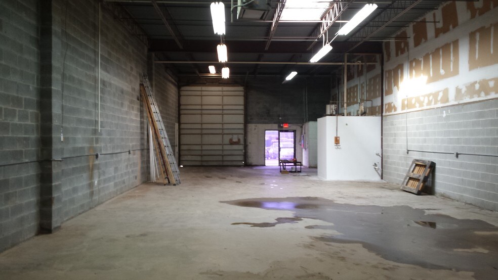 More Photos Of 8000-8032 Fernham Ln, Forestville Warehouse For Lease