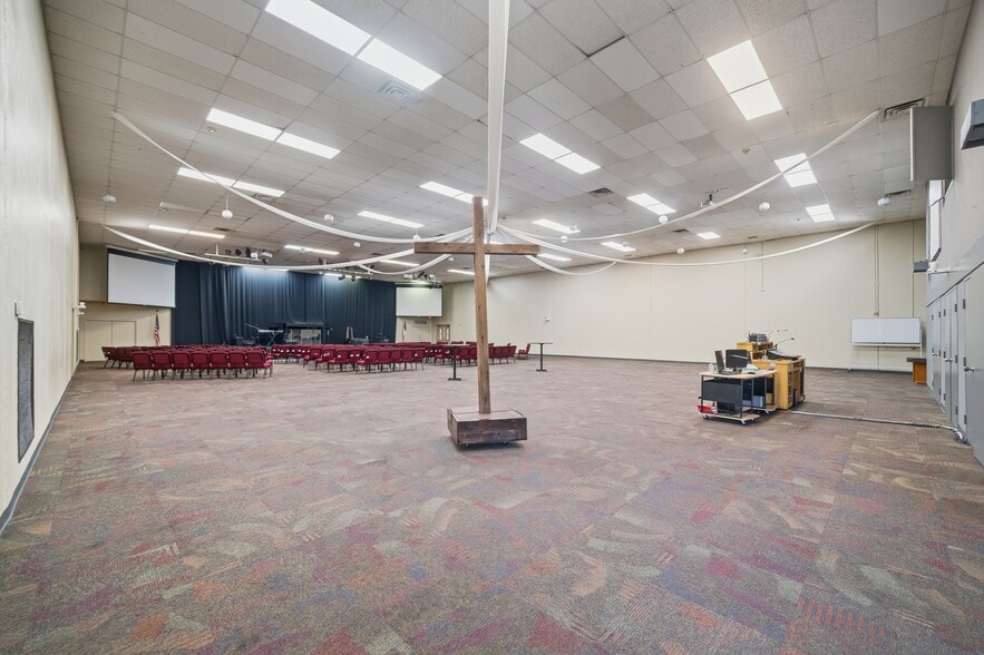 More Photos Of 14400 Northwest Fwy, Houston Religious Facility For Sale
