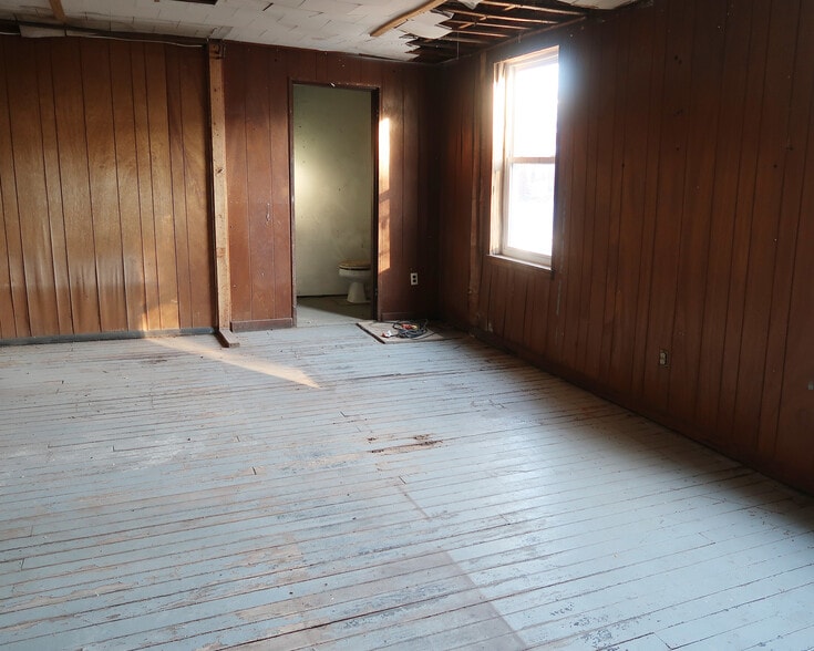 More Photos Of 411 Horace St, Cincinnati Light Manufacturing For Sale