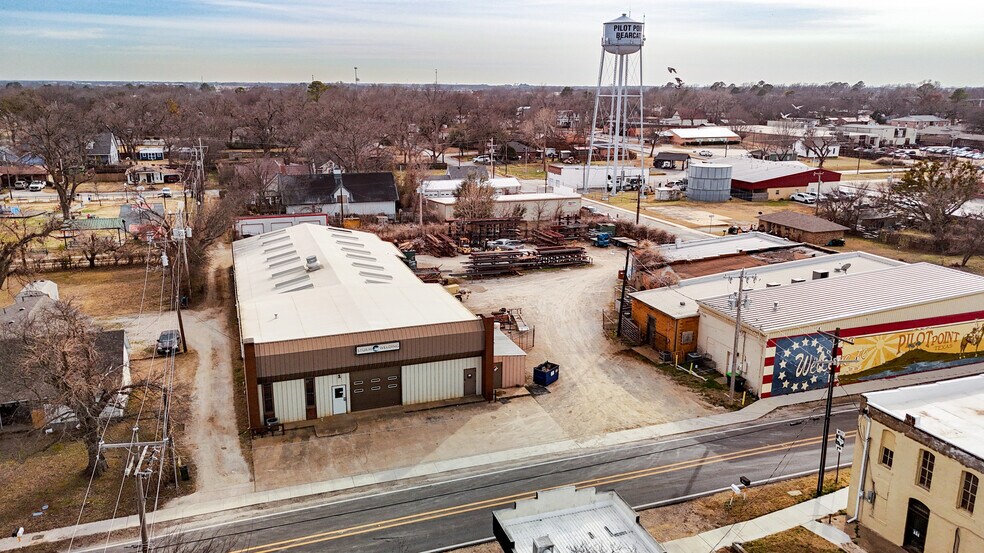 More Photos Of 111 E Liberty St, Pilot Point General Retail For Sale