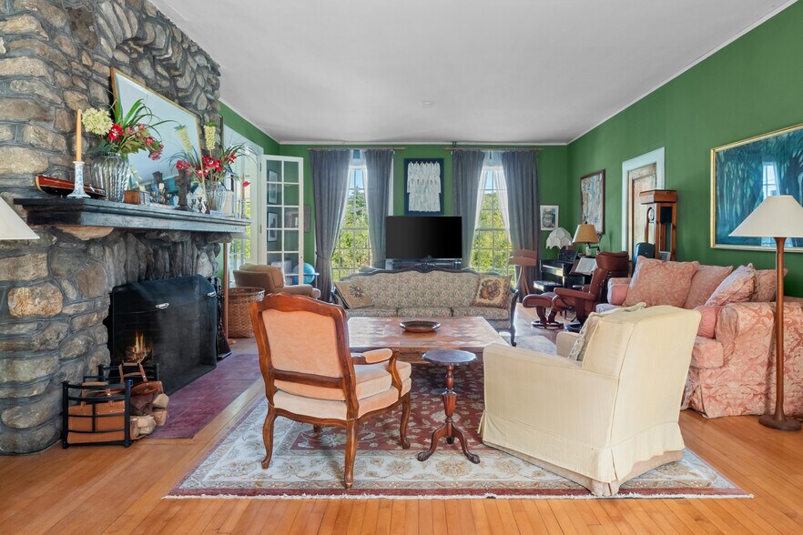 More Photos Of 535 Main Rd, Monterey Specialty For Sale