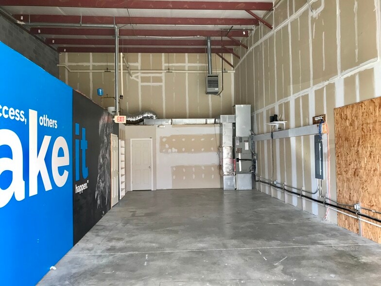 More Photos Of 1130 International Pky, Fredericksburg Warehouse For Lease