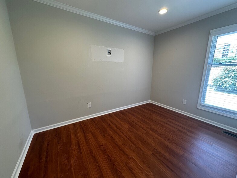 More Photos Of 275 E Henry St, Spartanburg Office Residential For Lease