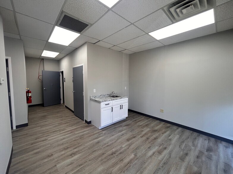 More Photos Of 1785 E Park Place Blvd, Stone Mountain Unknown For Lease