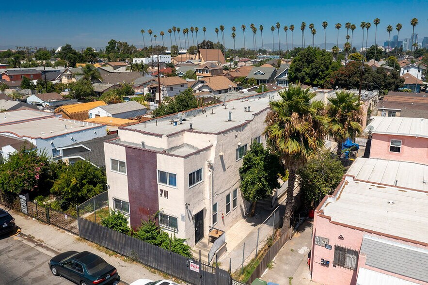 More Photos Of 711 Vernon Ave, Los Angeles Apartments For Sale