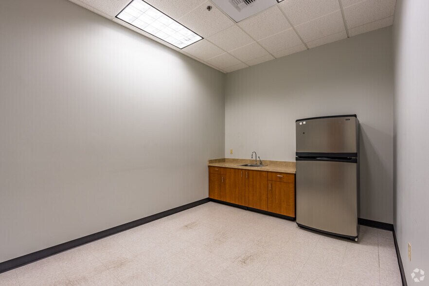 More Photos Of 2440 Gold River Rd, Rancho Cordova Office For Lease