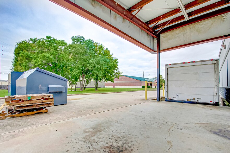 More Photos Of 7102 Glen Chase Ct, Houston Office For Sale