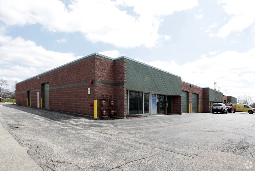 More Photos Of 190 Easy St, Carol Stream Manufacturing For Lease