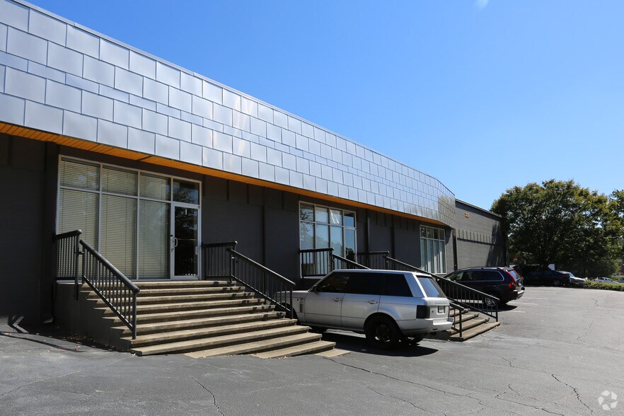 More Photos Of 2135 Defoor Hills Rd NW, Atlanta Light Distribution For Lease