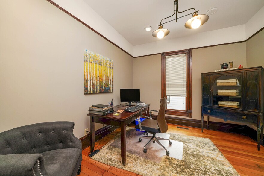 More Photos Of 901 13th St SE, Salem Office For Sale