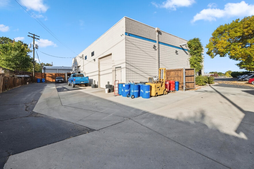 More Photos Of 10855 Irma Dr, Northglenn Warehouse For Sale