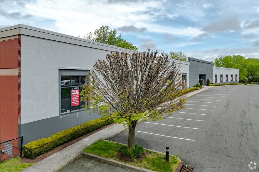 More Photos Of 50 Tarrytown Rd, White Plains Freestanding For Sale