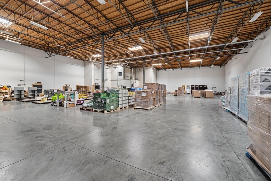 More Photos Of 7577 Airway Rd, San Diego Warehouse For Sale