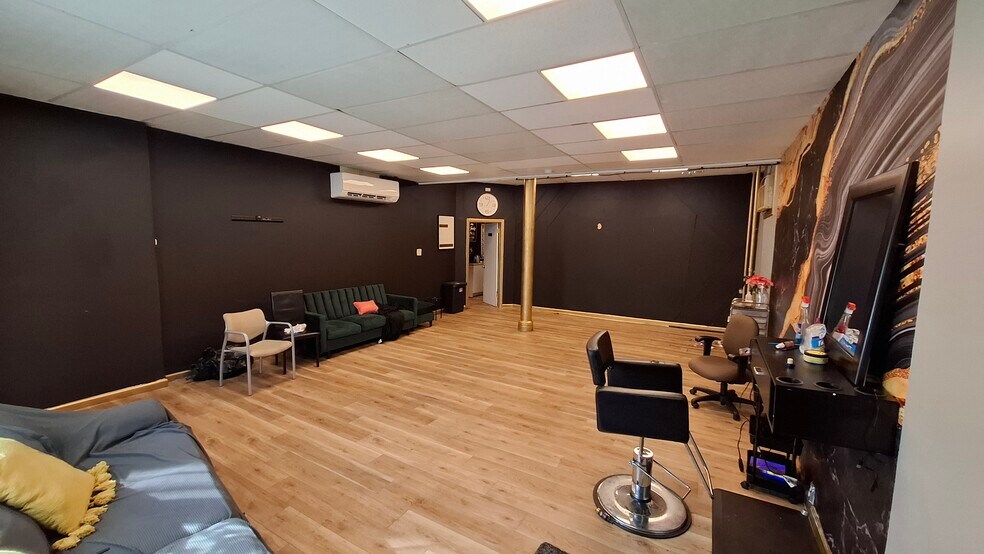 More Photos Of 445 E 5th St, Plainfield Storefront Retail Residential For Lease