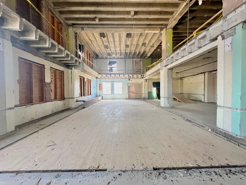 More Photos Of 510 S Wall Ave, Joplin Specialty For Sale