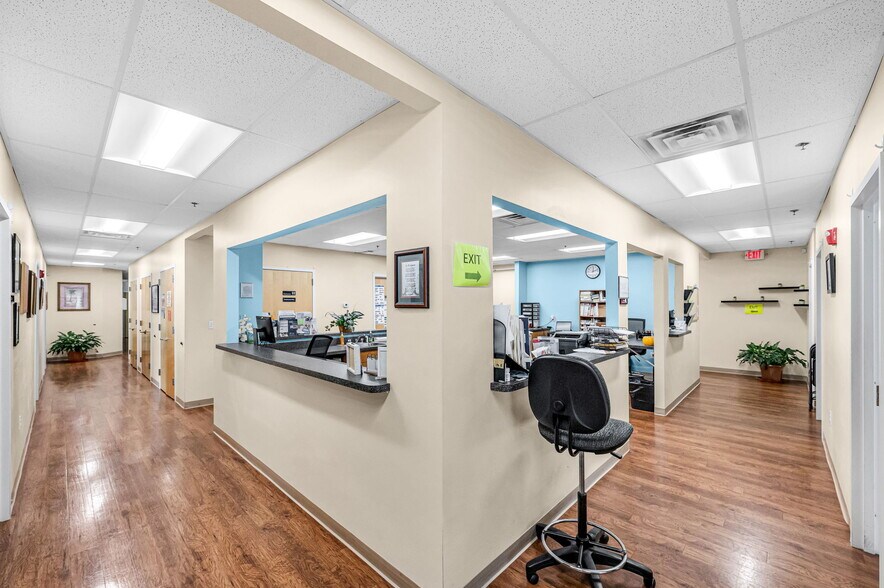 More Photos Of 835 Worcester St, Springfield Medical For Lease
