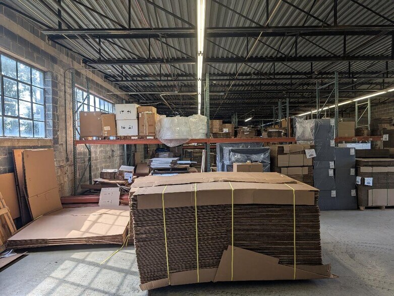 More Photos Of 341 Fairfield Rd, Freehold Warehouse For Lease