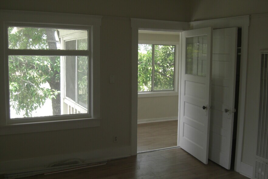 More Photos Of 3846 S Gramercy Pl, Los Angeles Apartments For Sale