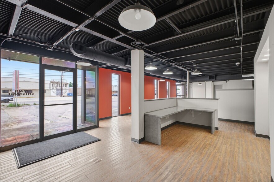 More Photos Of 2110 Mannix Dr, San Antonio Light Distribution For Lease