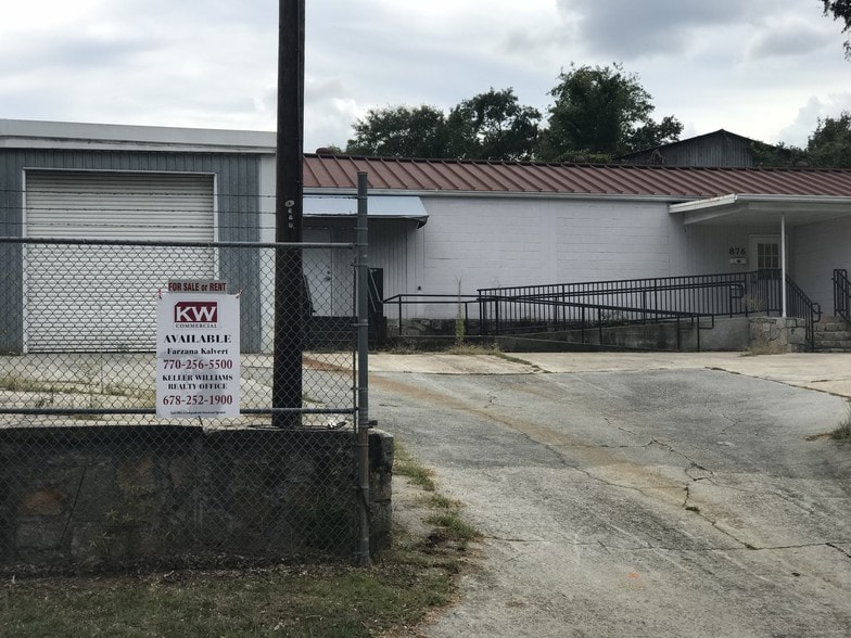 More Photos Of 876 Montreal Rd, Clarkston Warehouse For Lease