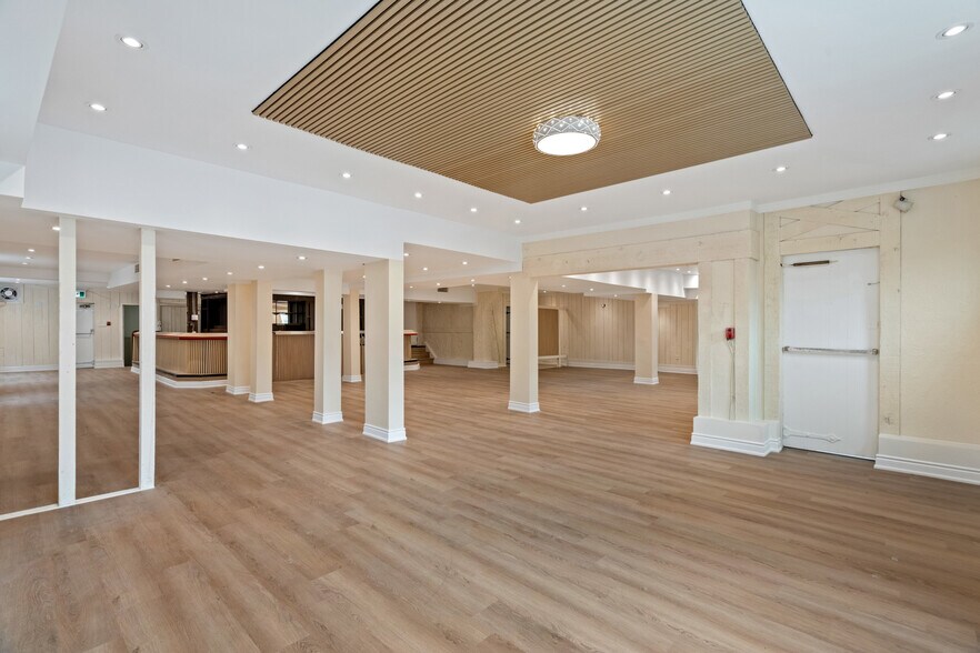 More Photos Of 5831 Ferry St, Niagara Falls Storefront Retail Residential For Sale