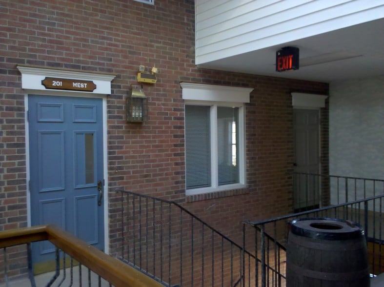 More Photos Of 300 W Broome St, Lagrange Office For Sale