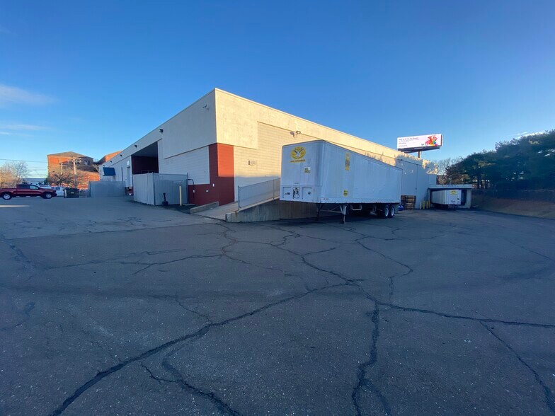 More Photos Of 130 Hamilton St, New Haven Warehouse For Lease