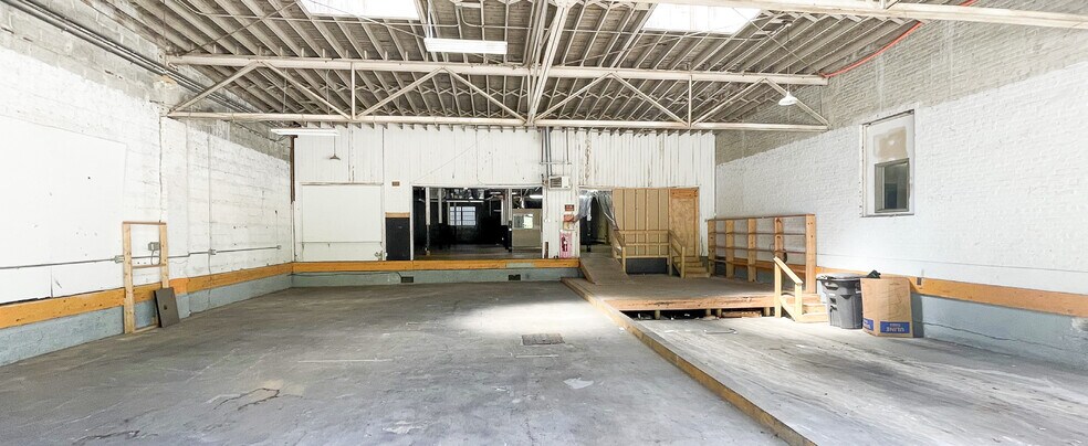 More Photos Of 936 S Elm St, Greensboro Distribution For Lease