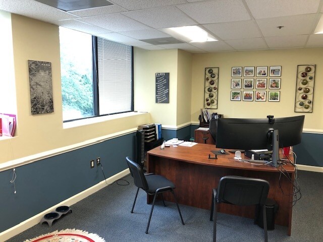 More Photos Of 45681 Oakbrook Ct, Sterling Flex For Sale