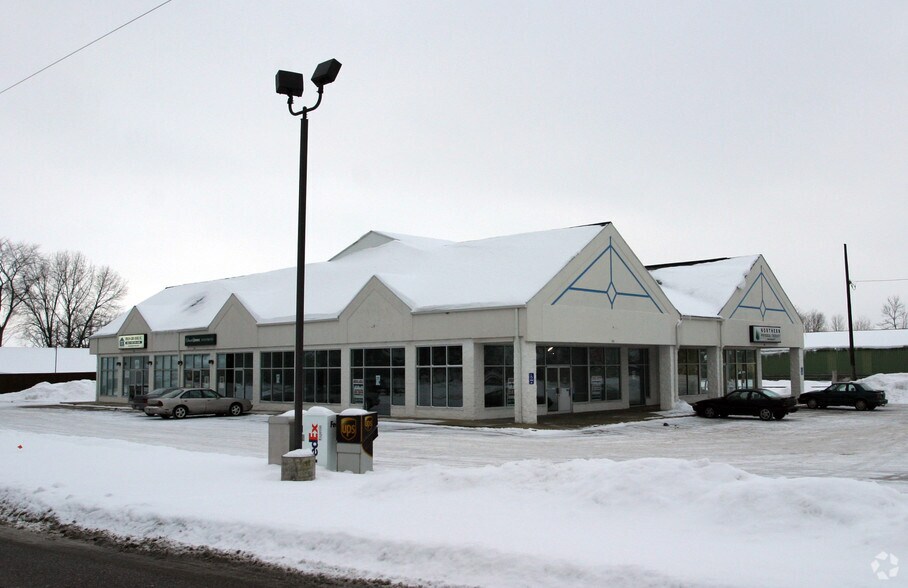 More Photos Of 703-707 W Superior St, Wayland Freestanding For Lease