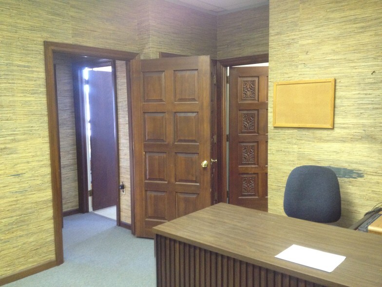 More Photos Of 700 N Broad St, Elizabeth Medical For Lease