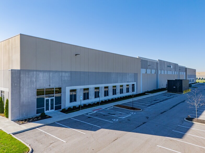 More Photos Of 6111-6121 Bixby Rd, Canal Winchester Distribution For Lease