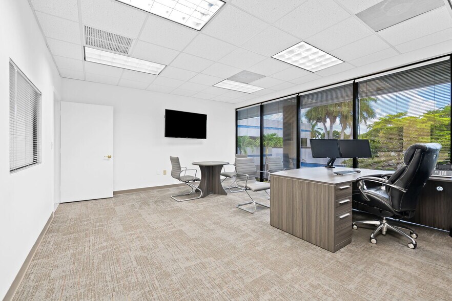 More Photos Of 3333 W Commercial Blvd, Fort Lauderdale Medical For Sale