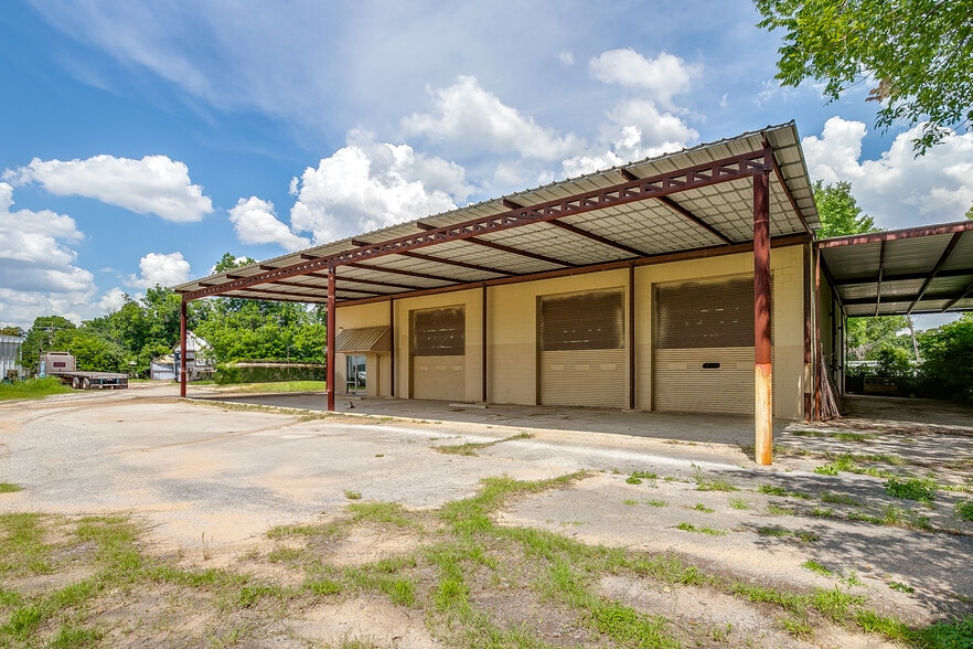 More Photos Of 3808 E 1st St, Fort Worth Light Manufacturing For Lease