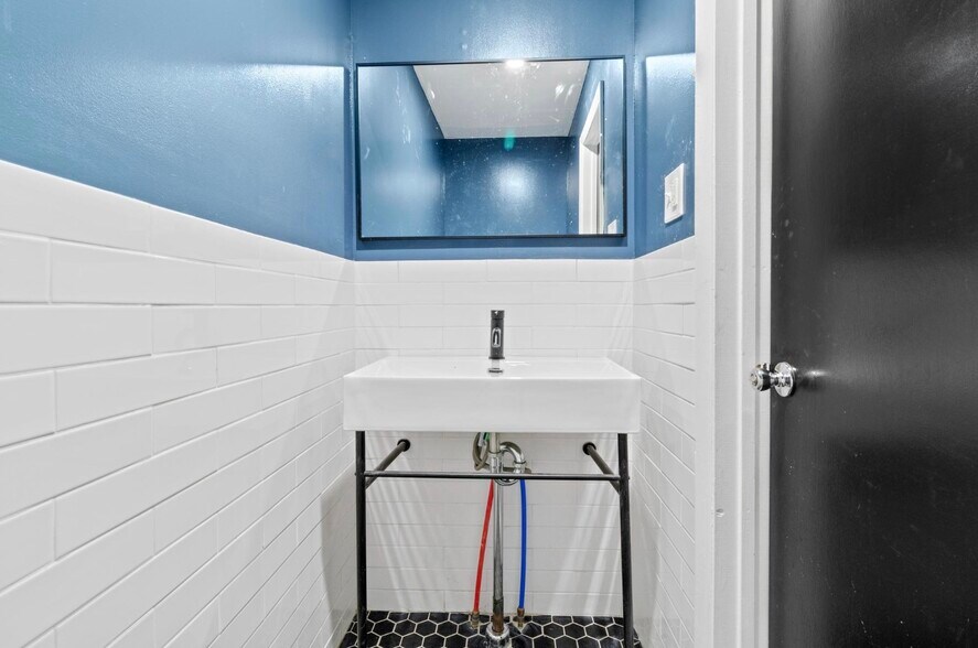 More Photos Of 1602 S Broad St, Philadelphia Apartments For Lease