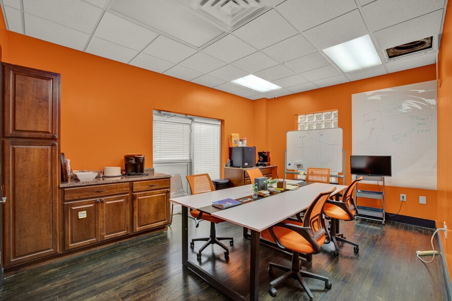 More Photos Of 30665 N Us Hwy 281, Bulverde Office For Sale
