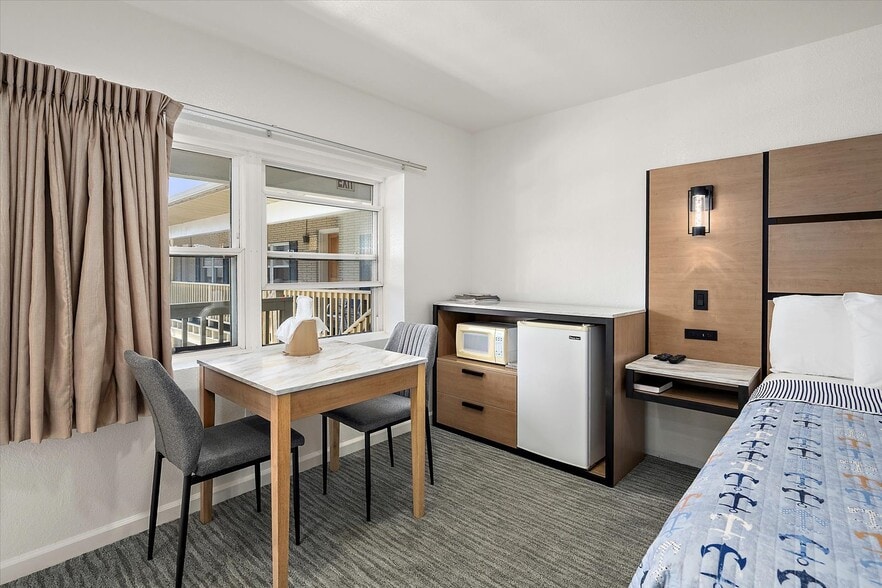 More Photos Of 1705 N Baltimore Ave, Ocean City Hotel For Sale