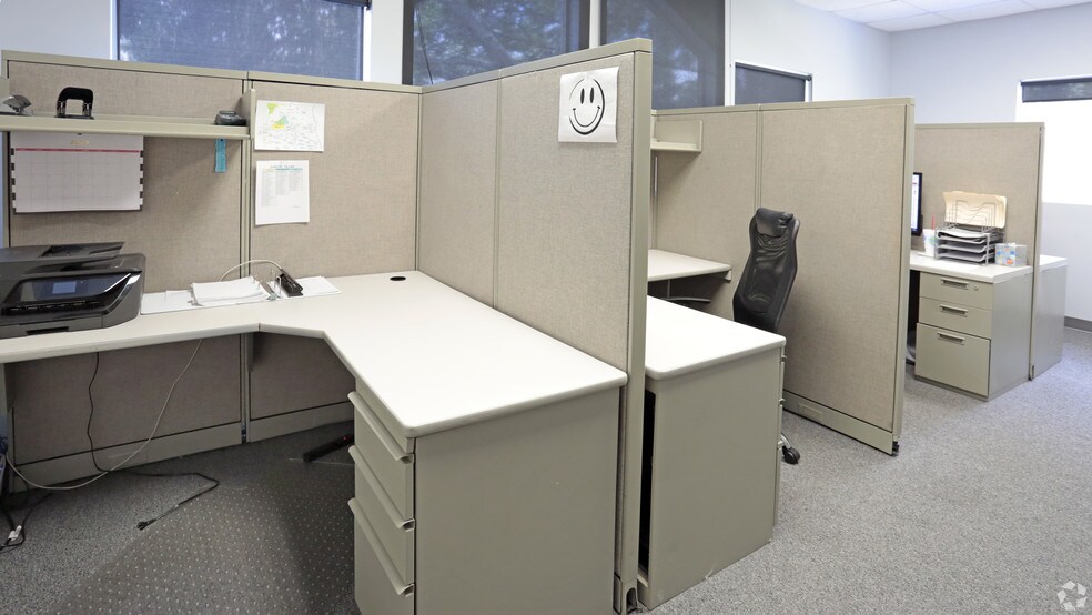 More Photos Of 4237 Salisbury Rd, Jacksonville Unknown For Lease