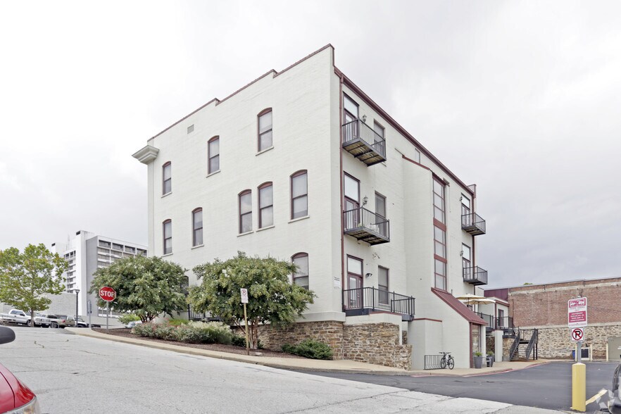 More Photos Of 2 N College Ave, Fayetteville Office For Lease
